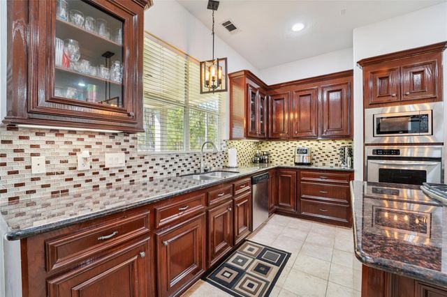 10714 Crestwater Circle, Magnolia, TX 77354