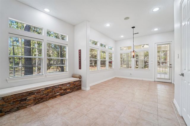 10714 Crestwater Circle, Magnolia, TX 77354