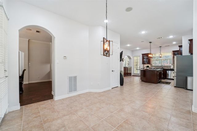 10714 Crestwater Circle, Magnolia, TX 77354