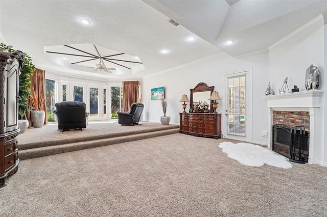 10714 Crestwater Circle, Magnolia, TX 77354