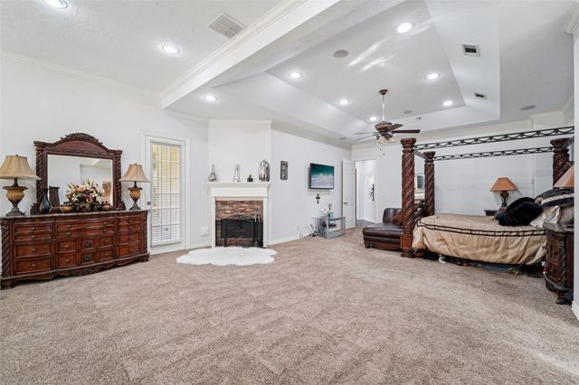 10714 Crestwater Circle, Magnolia, TX 77354