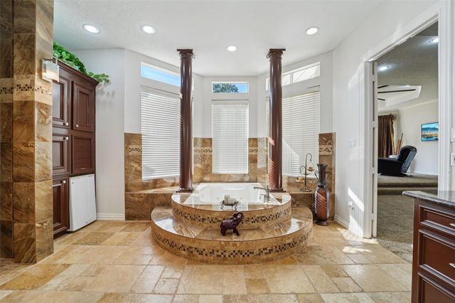 10714 Crestwater Circle, Magnolia, TX 77354