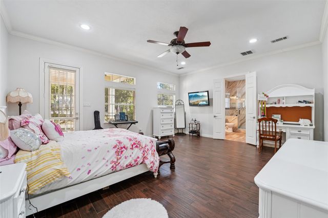 10714 Crestwater Circle, Magnolia, TX 77354