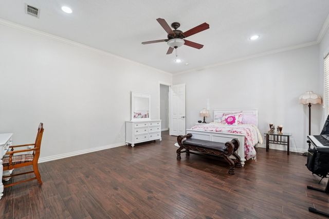 10714 Crestwater Circle, Magnolia, TX 77354