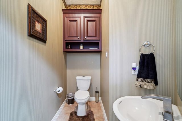 10714 Crestwater Circle, Magnolia, TX 77354