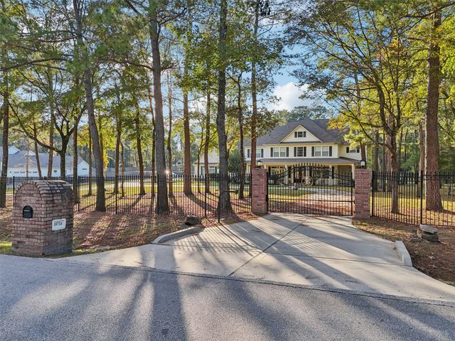 10714 Crestwater Circle, Magnolia, TX 77354