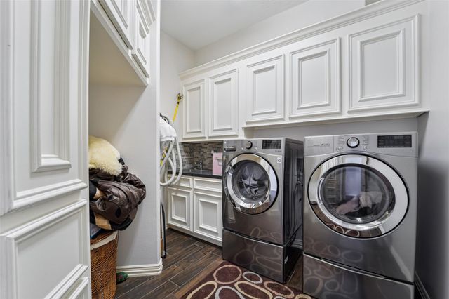 10714 Crestwater Circle, Magnolia, TX 77354