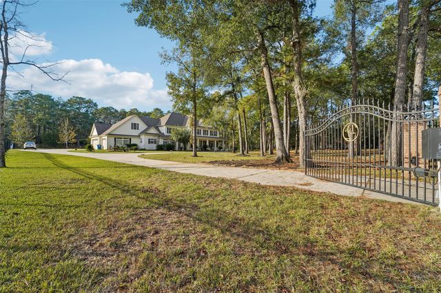 10714 Crestwater Circle, Magnolia, TX 77354