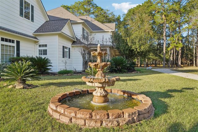 10714 Crestwater Circle, Magnolia, TX 77354