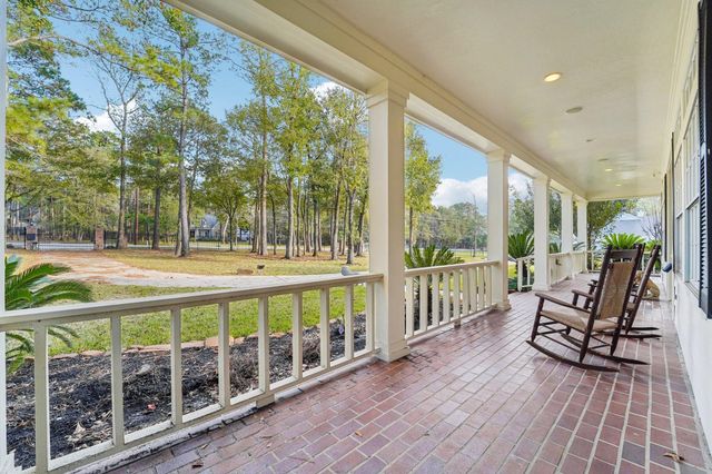 10714 Crestwater Circle, Magnolia, TX 77354