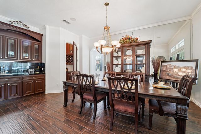 10714 Crestwater Circle, Magnolia, TX 77354