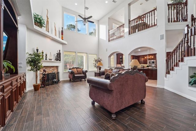 10714 Crestwater Circle, Magnolia, TX 77354