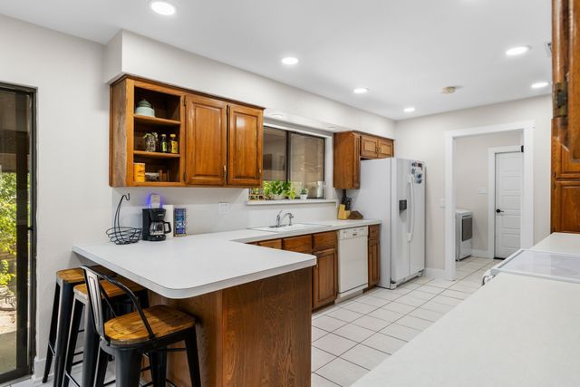 1100 Wayland Drive, Arlington, TX 76012