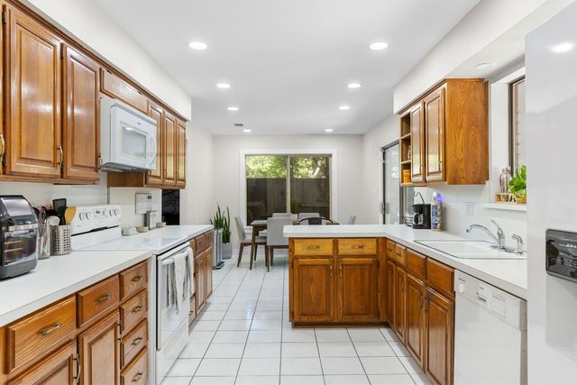 1100 Wayland Drive, Arlington, TX 76012