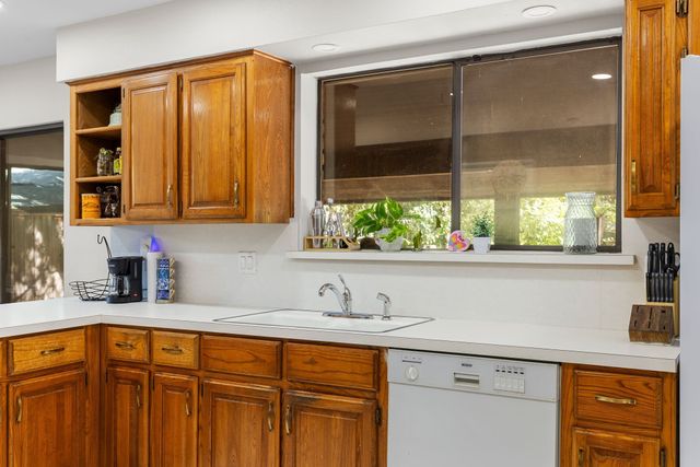 1100 Wayland Drive, Arlington, TX 76012