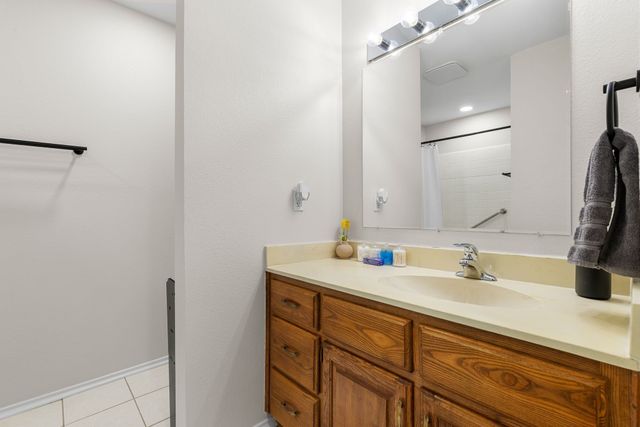 1100 Wayland Drive, Arlington, TX 76012