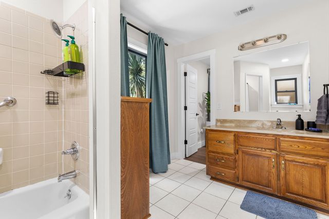 1100 Wayland Drive, Arlington, TX 76012