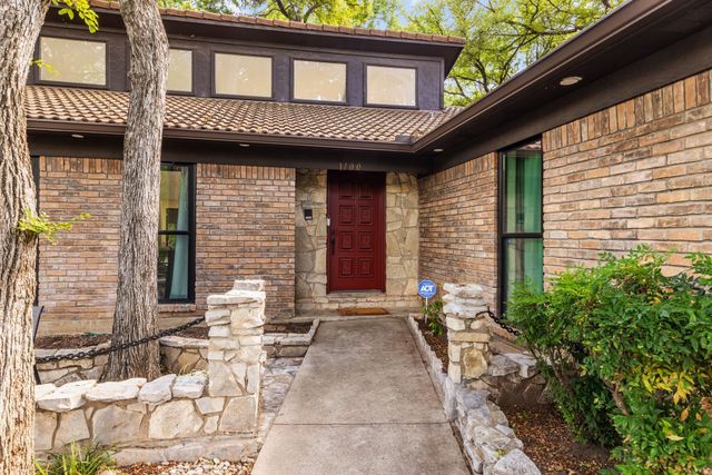 1100 Wayland Drive, Arlington, TX 76012
