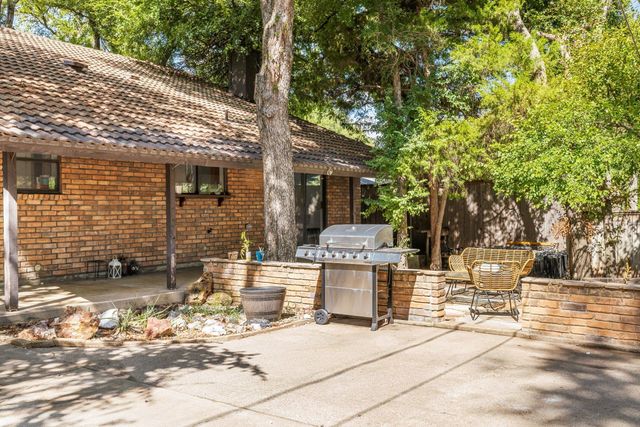 1100 Wayland Drive, Arlington, TX 76012