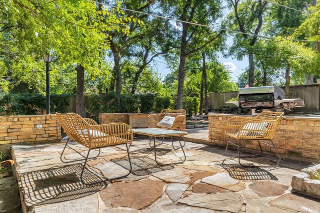 1100 Wayland Drive, Arlington, TX 76012