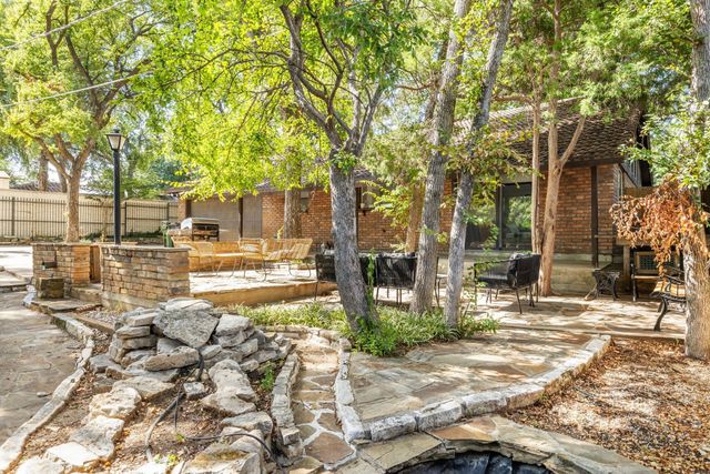1100 Wayland Drive, Arlington, TX 76012