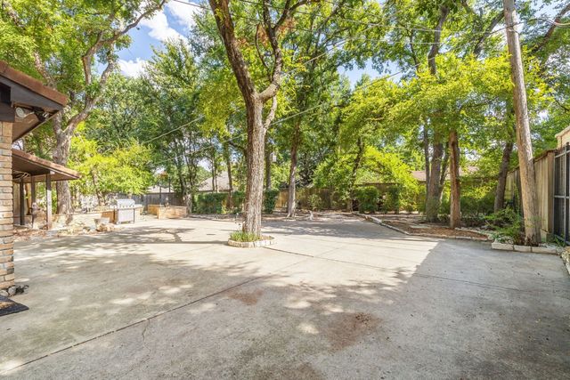 1100 Wayland Drive, Arlington, TX 76012