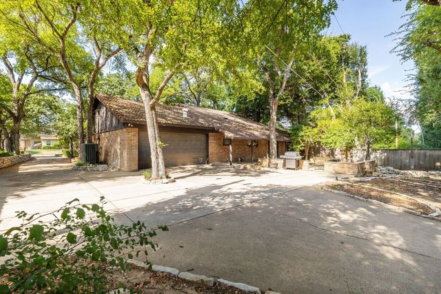 1100 Wayland Drive, Arlington, TX 76012