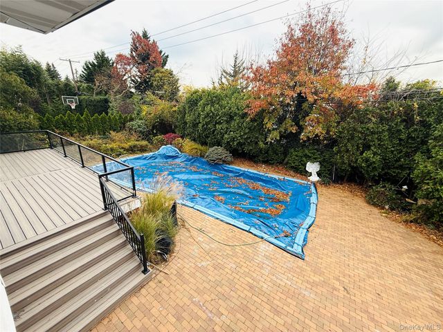 65 Mellow Ln, Jericho, NY 11753
