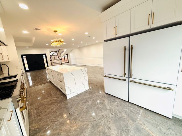 65 Mellow Ln, Jericho, NY 11753