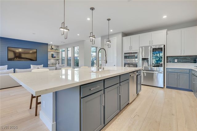 10280 Midnight Meteor Avenue, Las Vegas, NV 89166