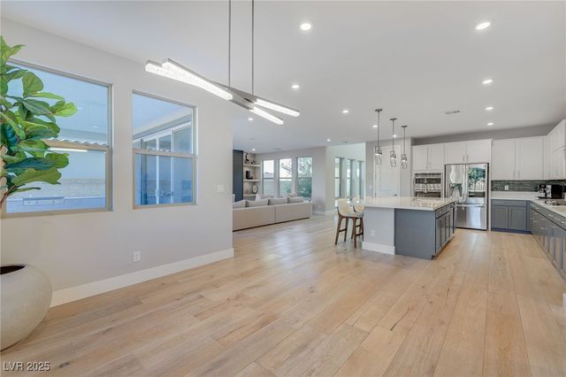 10280 Midnight Meteor Avenue, Las Vegas, NV 89166