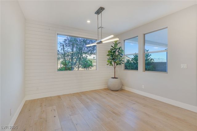 10280 Midnight Meteor Avenue, Las Vegas, NV 89166