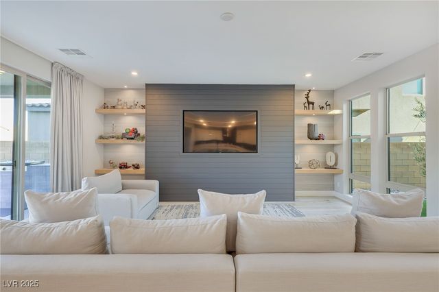 10280 Midnight Meteor Avenue, Las Vegas, NV 89166