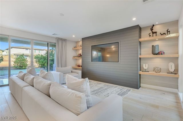 10280 Midnight Meteor Avenue, Las Vegas, NV 89166