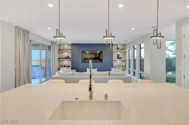 10280 Midnight Meteor Avenue, Las Vegas, NV 89166