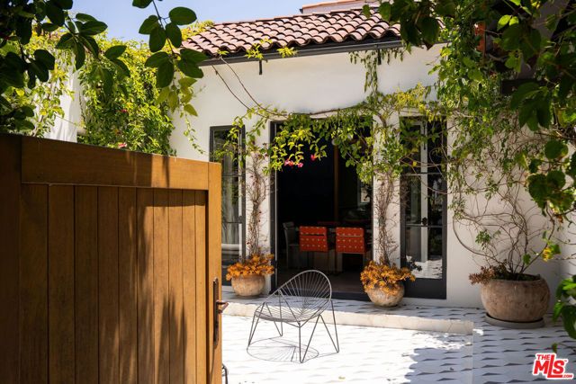 140 N Plymouth Boulevard, Los Angeles, CA 90004