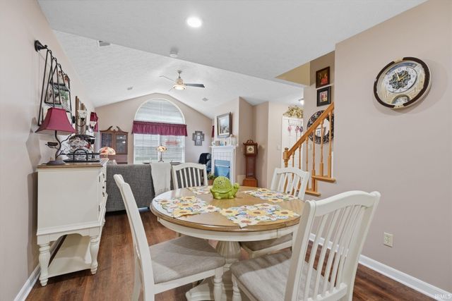 8010 River Park Way, Evansville, IN 47715