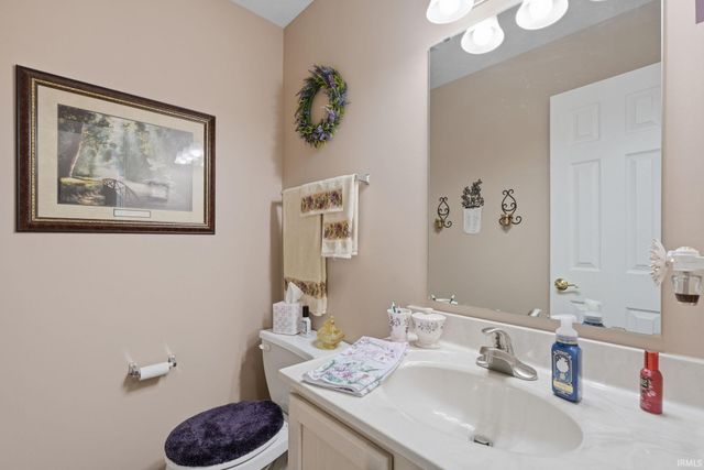 8010 River Park Way, Evansville, IN 47715