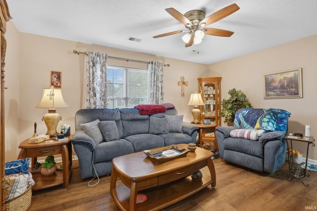 8010 River Park Way, Evansville, IN 47715