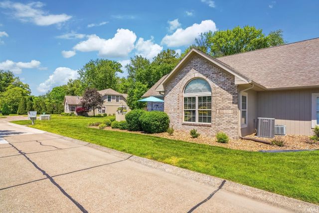 8010 River Park Way, Evansville, IN 47715