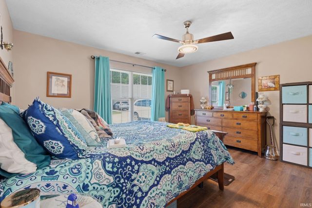 8010 River Park Way, Evansville, IN 47715