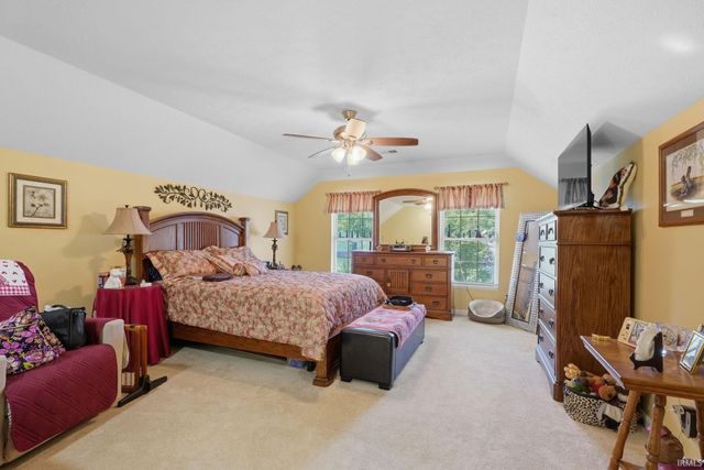 8010 River Park Way, Evansville, IN 47715