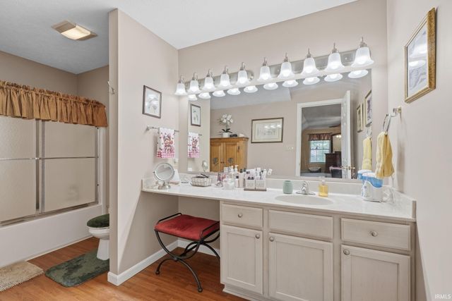 8010 River Park Way, Evansville, IN 47715