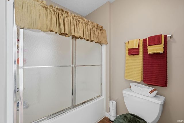 8010 River Park Way, Evansville, IN 47715