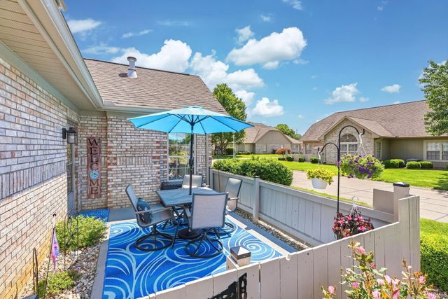 8010 River Park Way, Evansville, IN 47715