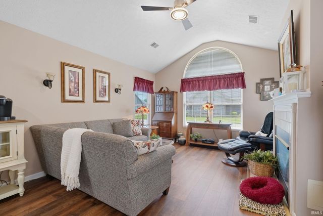 8010 River Park Way, Evansville, IN 47715
