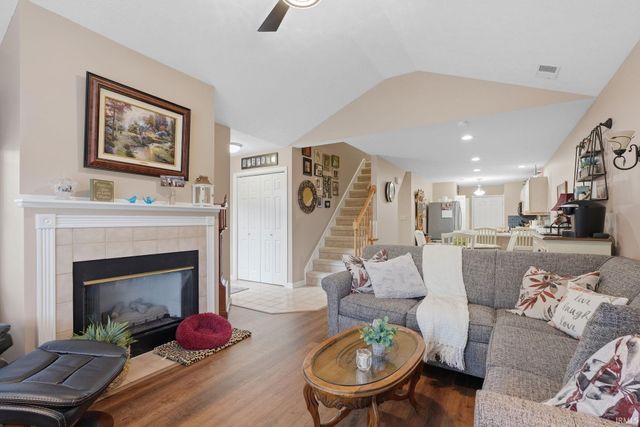 8010 River Park Way, Evansville, IN 47715