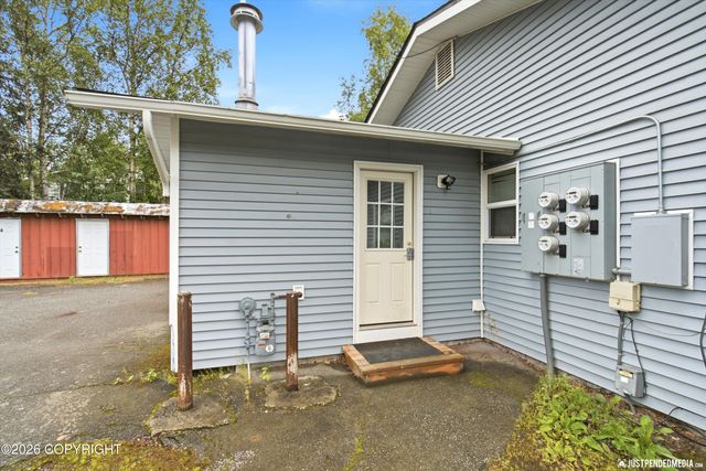 8421 E 3rd Avenue, Anchorage, AK 99504