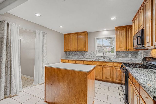9318 Linda Vista Road, Houston, TX 77078
