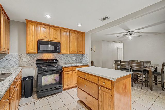 9318 Linda Vista Road, Houston, TX 77078